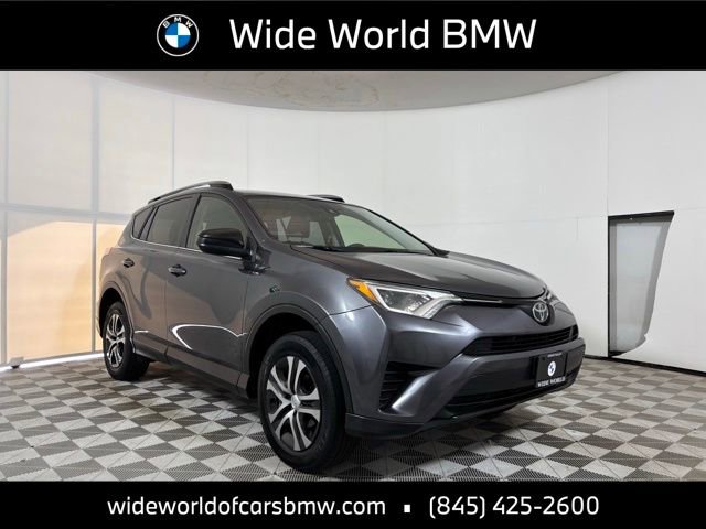 Used 2017 Toyota RAV4 LE AWD/4WD image 1