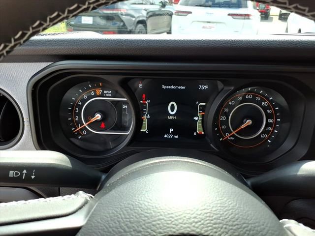 Used 2025 Jeep Gladiator Sport AWD/4WD image 16