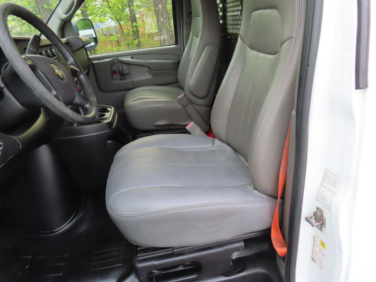 Used 2015 Chevrolet Express 2500 RWD image 11