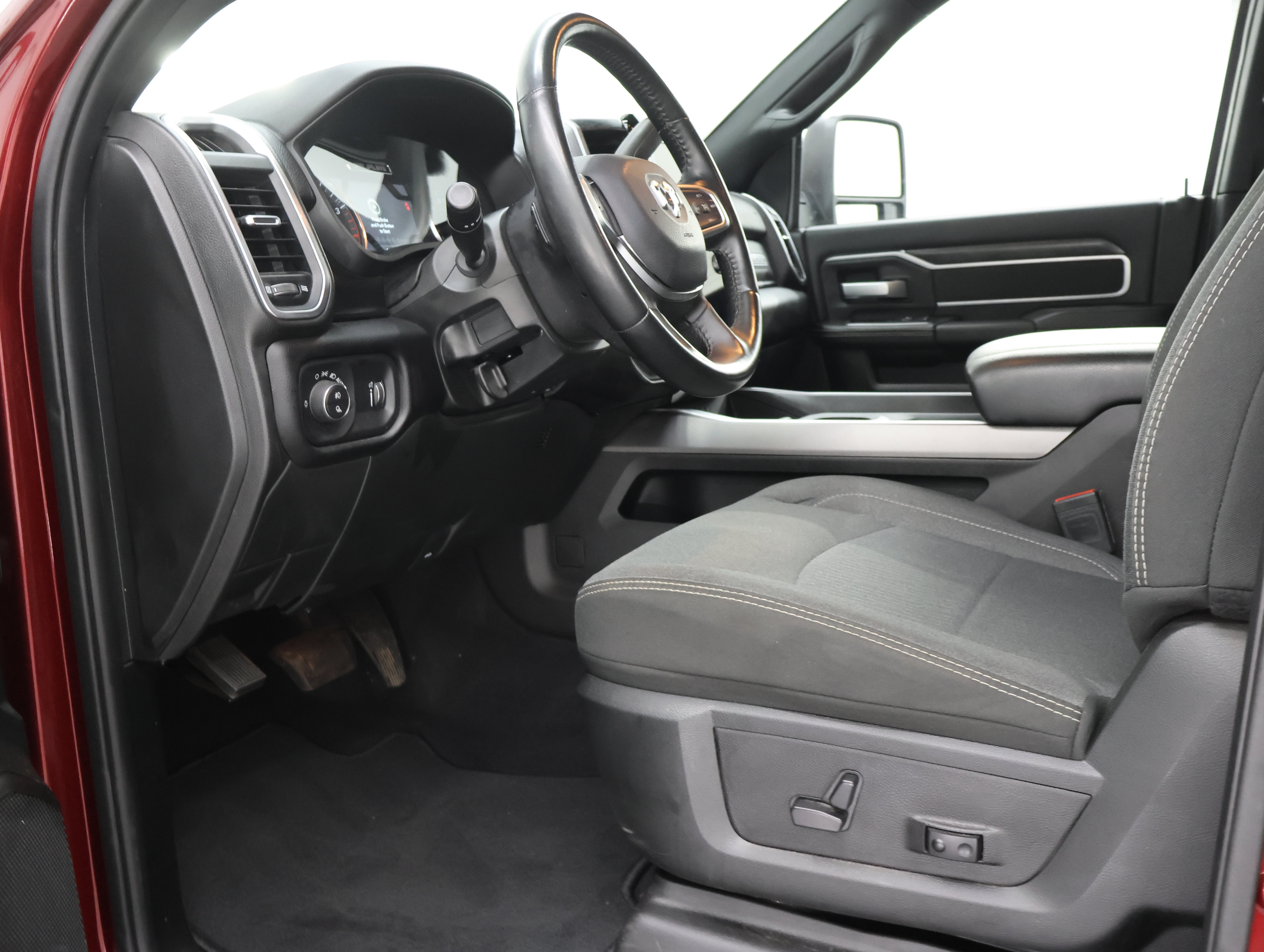 Used 2024 RAM 2500 Big Horn w/ Safety Group AWD/4WD image 8