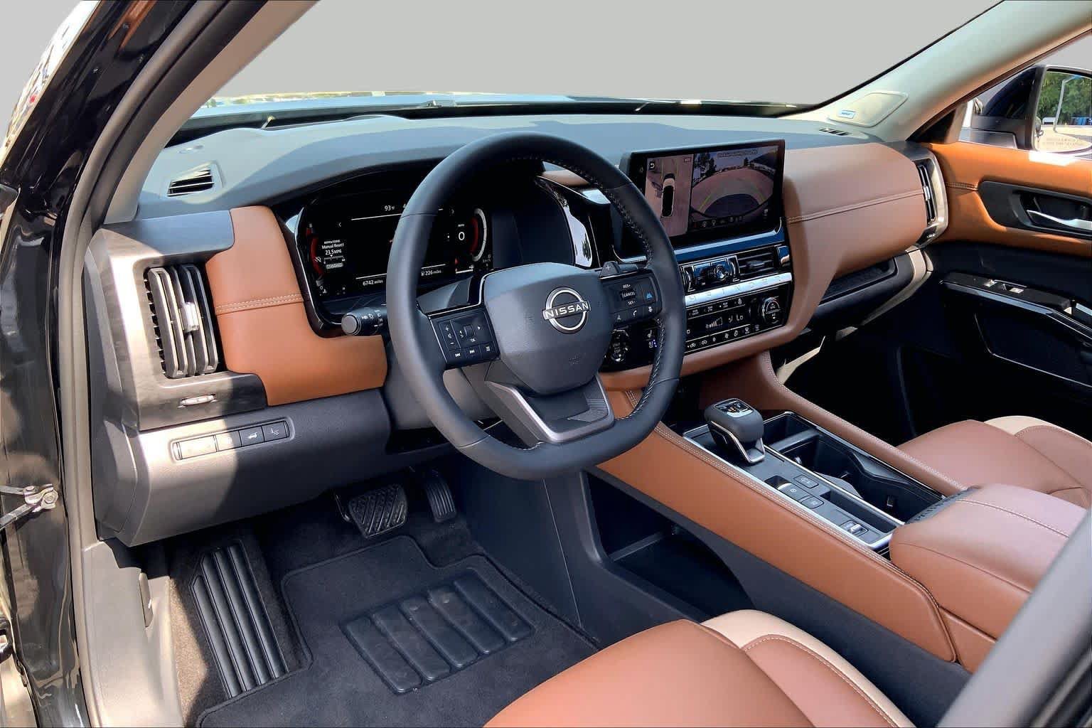 Used 2026 Nissan Pathfinder Platinum FWD image 17
