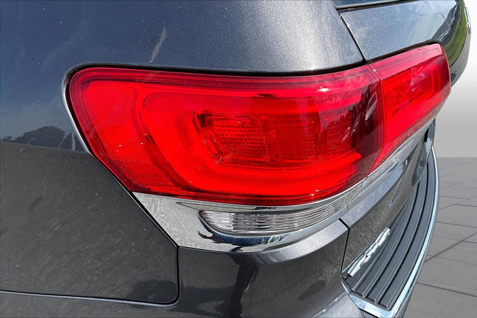 Used 2019 Jeep Grand Cherokee Limited AWD/4WD image 29