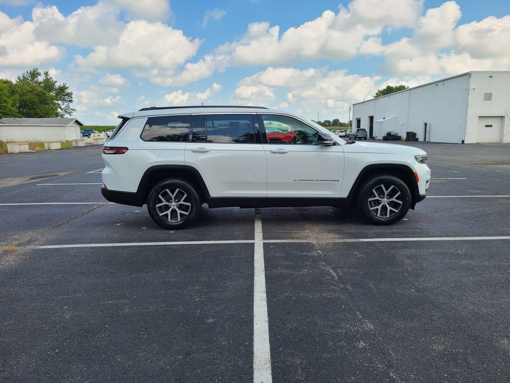 Used 2024 Jeep Grand Cherokee L Limited AWD/4WD image 18
