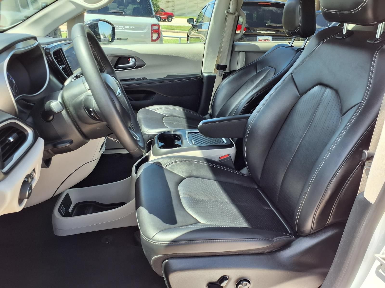 Used 2024 Chrysler Pacifica Touring-L FWD image 23