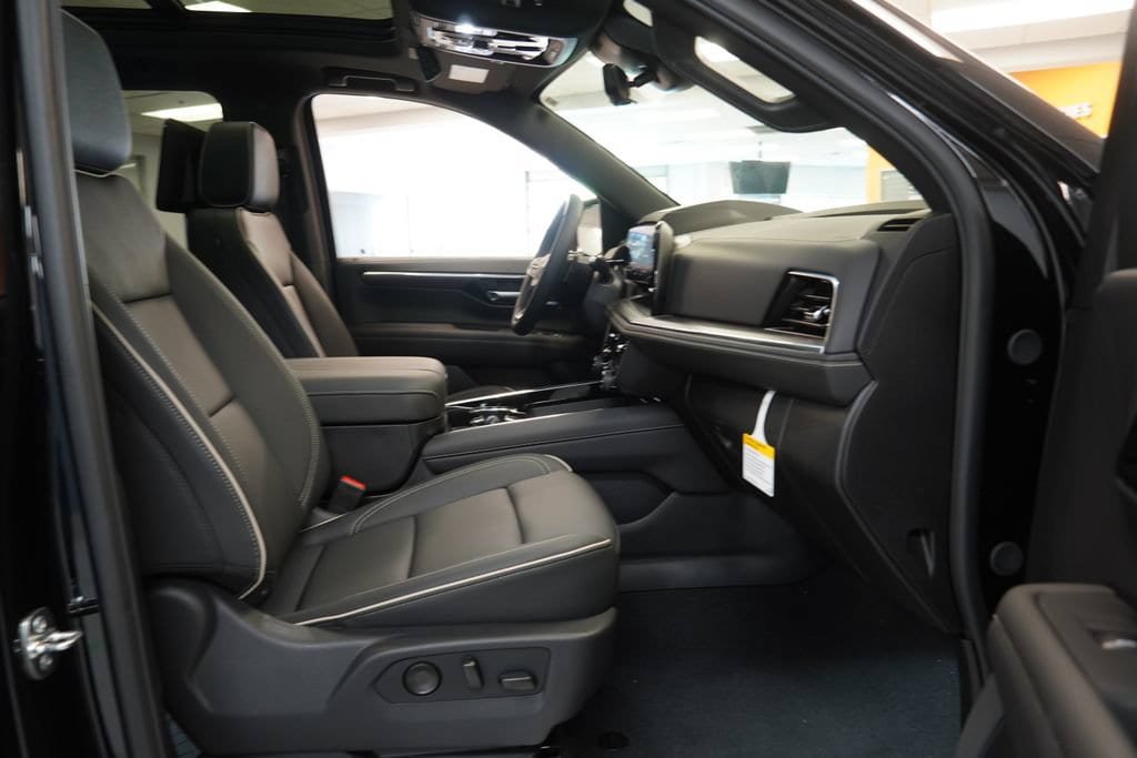New 2026 Chevrolet Suburban Premier AWD/4WD image 40