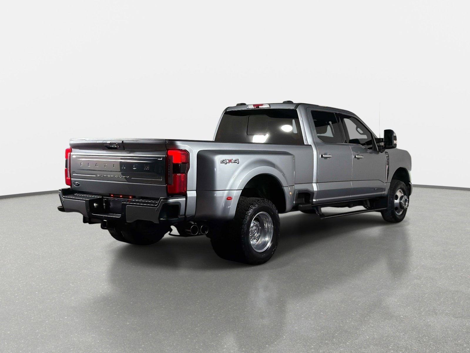 Used 2023 Ford F350 Platinum AWD/4WD image 3