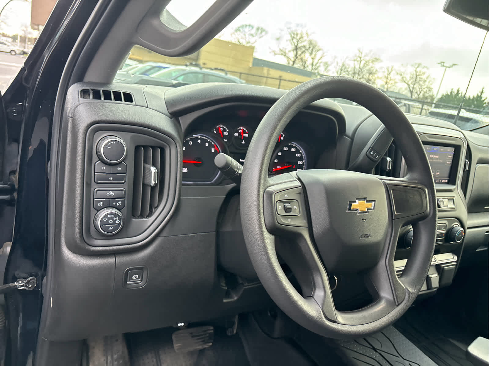 Used 2022 Chevrolet Silverado 2500 Custom w/ Custom Value Package image 9