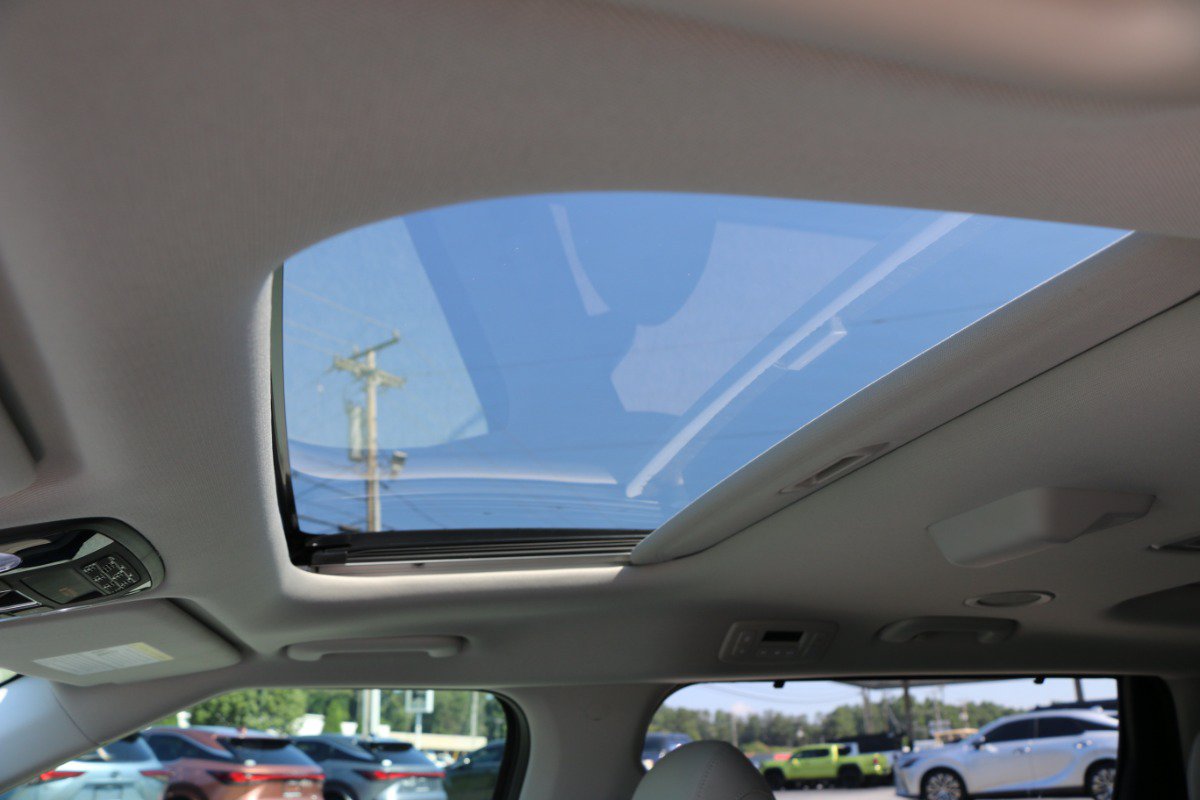 Used 2025 Kia Carnival SX Prestige FWD image 28