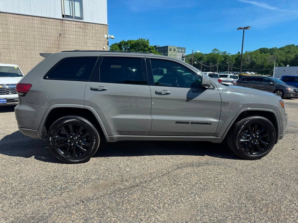 Used 2021 Jeep Grand Cherokee Laredo X AWD/4WD image 8