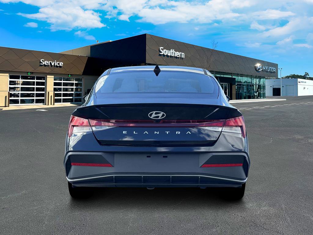 New 2026 Hyundai Elantra Sport image 7