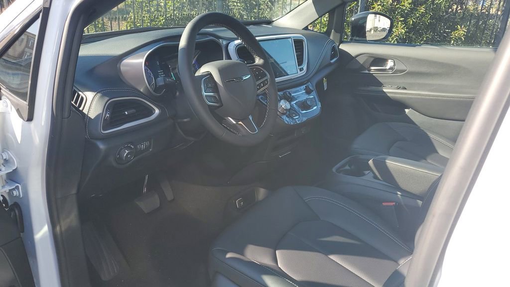 New 2026 Chrysler Pacifica Select image 20