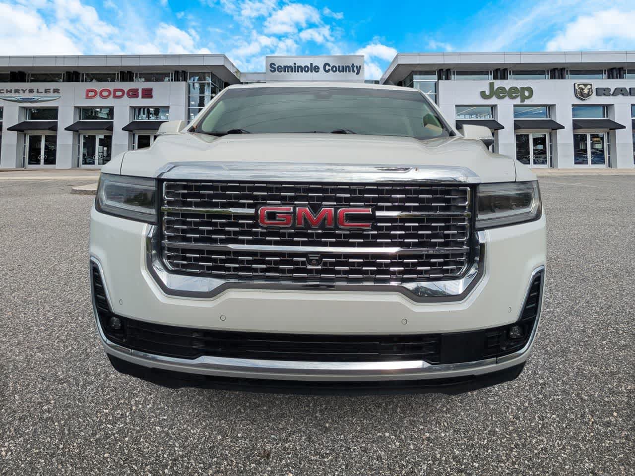 Used 2022 GMC Acadia Denali w/ Denali Technology Package FWD image 3