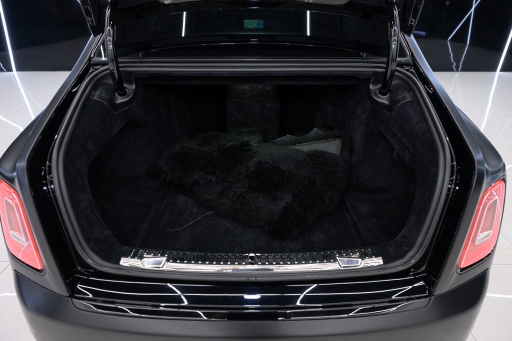Used 2023 Rolls-Royce Phantom Sedan image 66