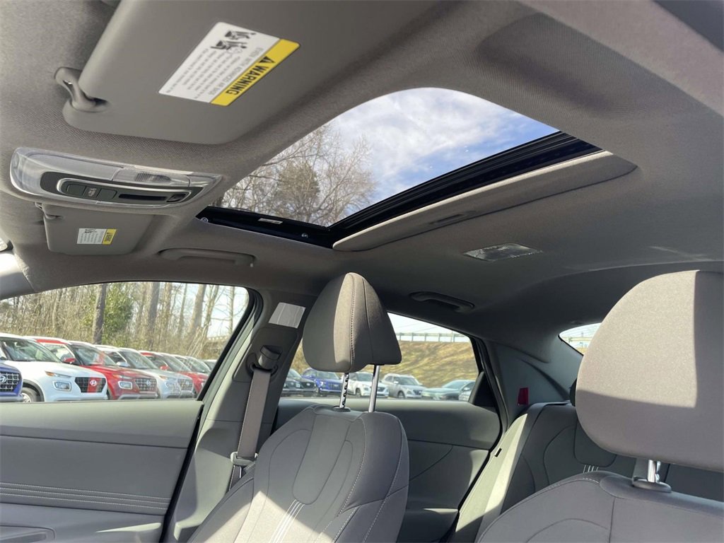 New 2026 Hyundai Elantra SEL Sport image 17