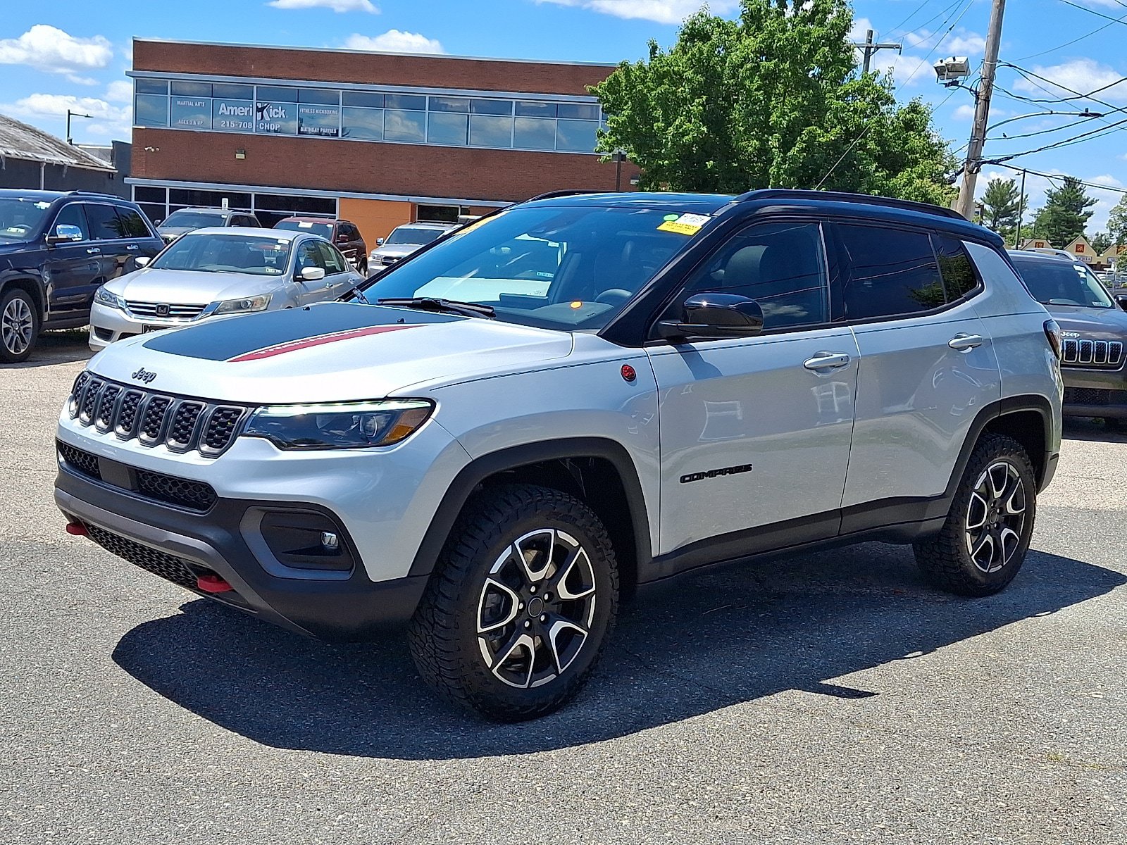 Used 2025 Jeep Compass Trailhawk w/ Trailhawk Elite Group AWD/4WD image 3