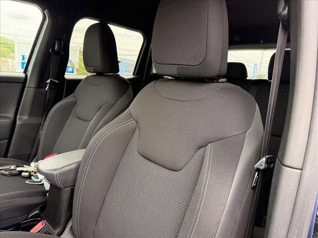 Used 2022 Jeep Renegade Altitude AWD/4WD image 13