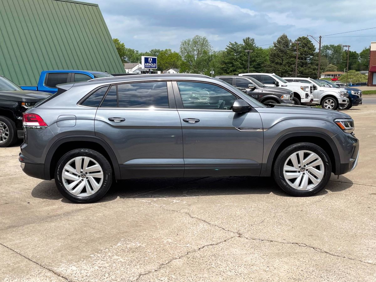 Used 2021 Volkswagen Atlas Cross Sport SE w/ Panoramic Sunroof Package FWD image 4