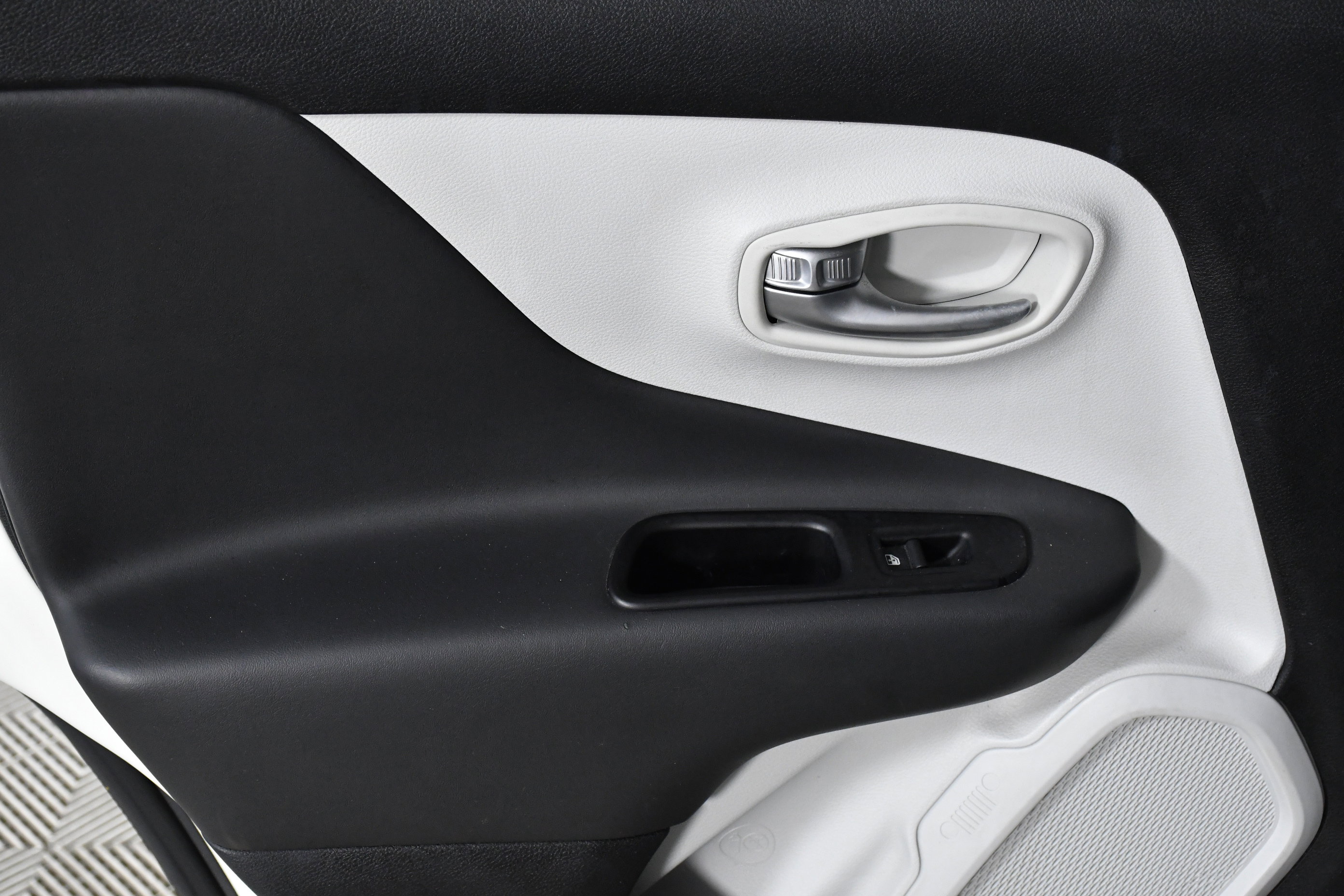 Used 2020 Jeep Renegade Limited image 23