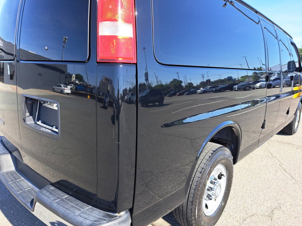Used 2017 Chevrolet Express 3500 LT w/ LT Preferred Equipment Group RWD image 19