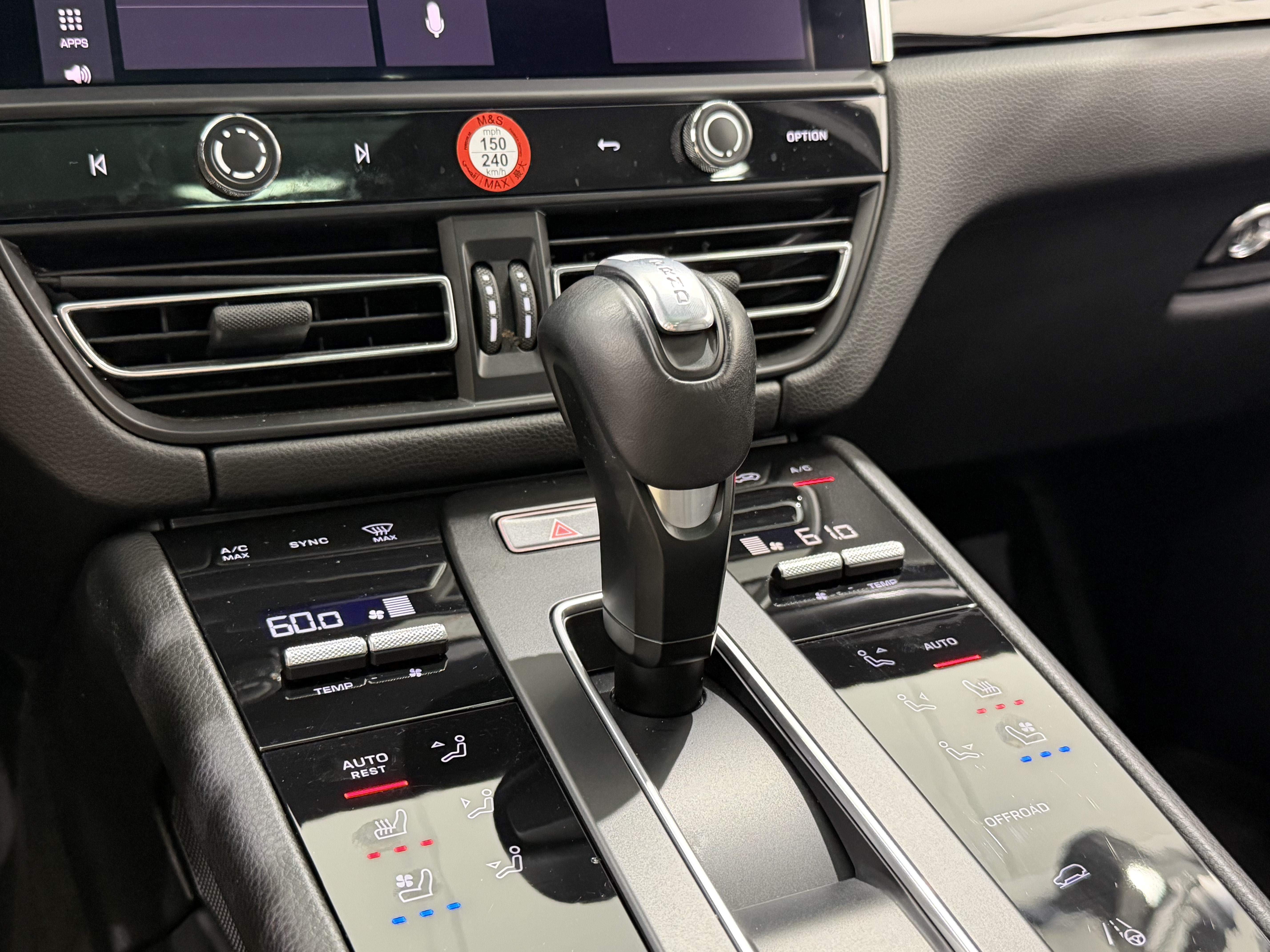 Certified 2023 Porsche Macan S AWD/4WD image 36