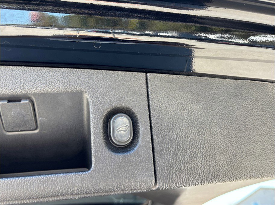 Used 2019 Cadillac Escalade ESV Platinum image 54