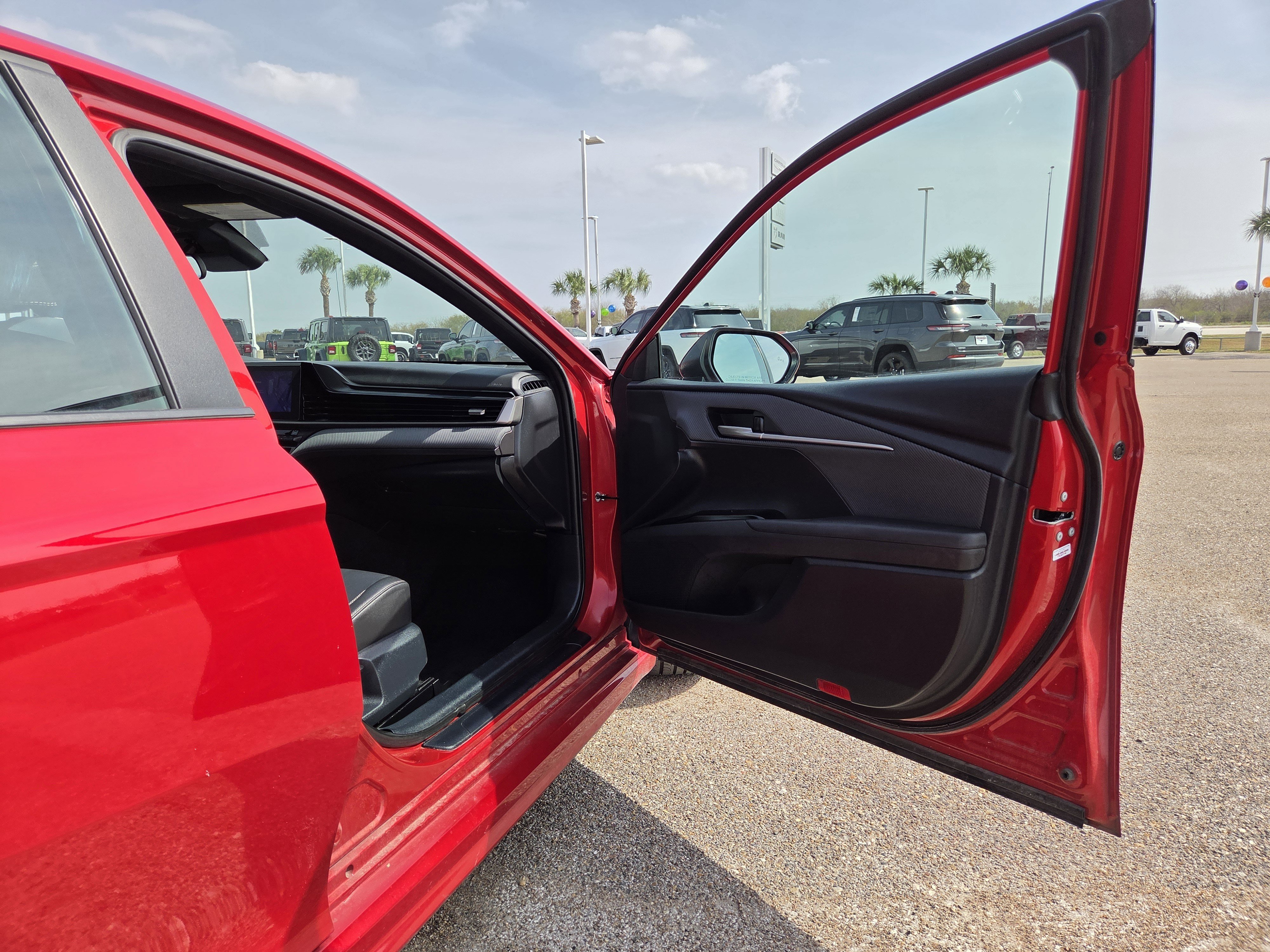 Used 2025 Toyota Camry SE image 17