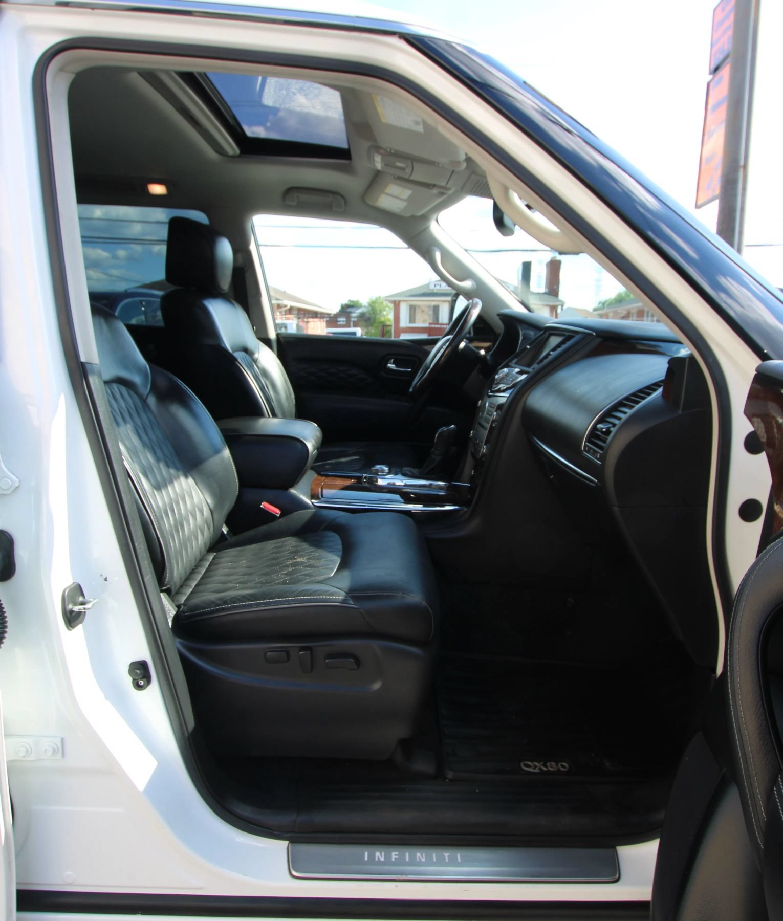 Used 2019 INFINITI QX80 Luxe w/ 22" Wheel Package AWD/4WD image 10