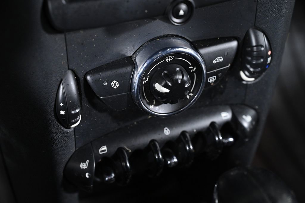 Used 2011 MINI Cooper Hardtop image 17