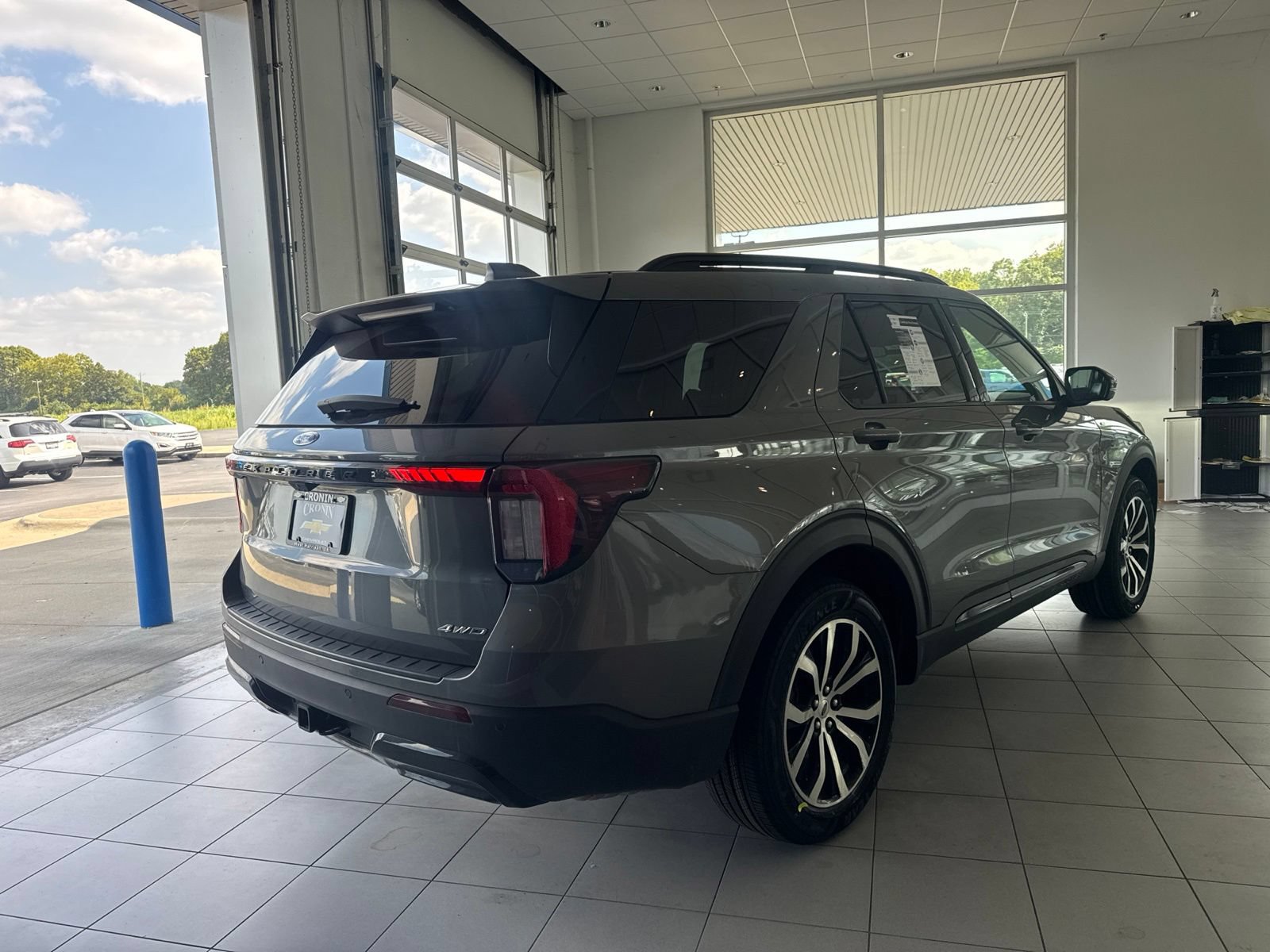 Used 2025 Ford Explorer ST-Line AWD/4WD image 4