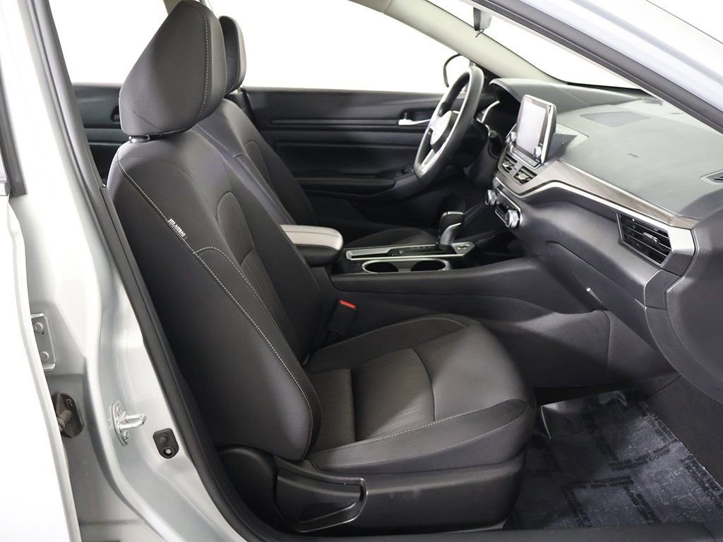 Used 2024 Nissan Altima 2.5 SV image 24