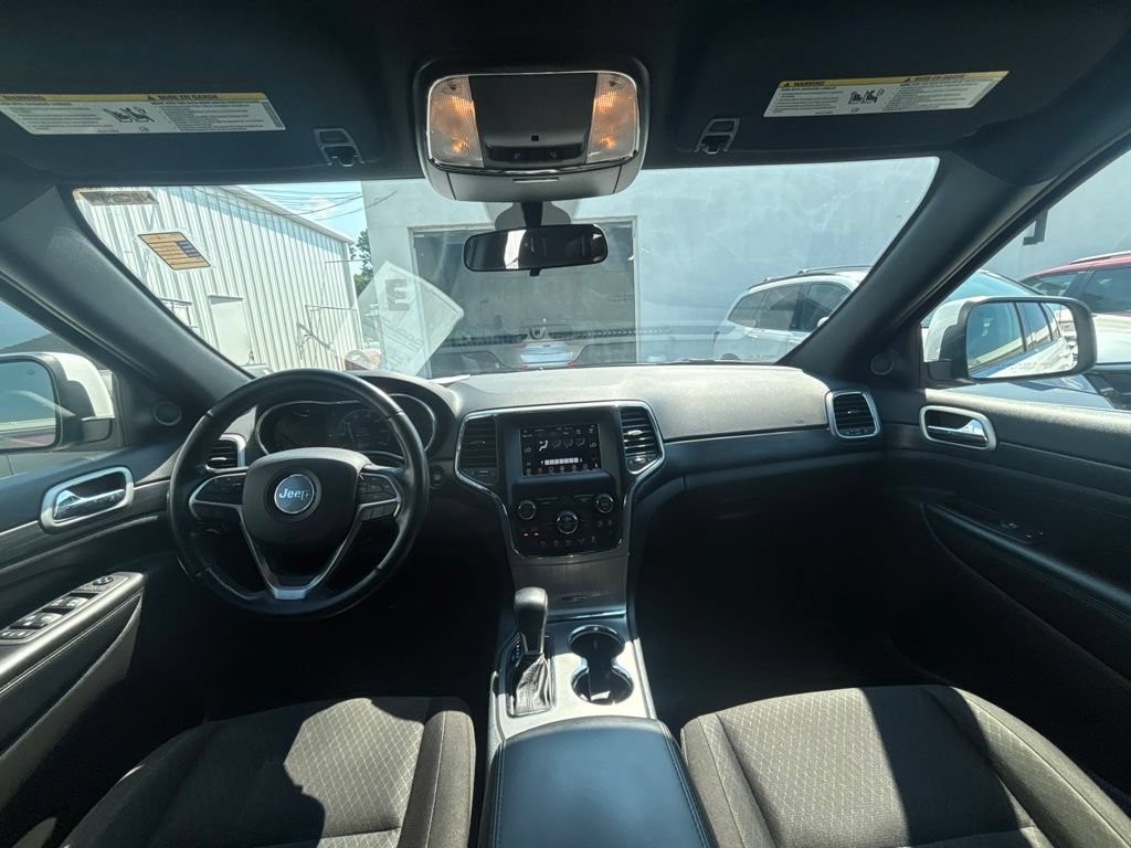 Used 2020 Jeep Grand Cherokee Laredo AWD/4WD image 19