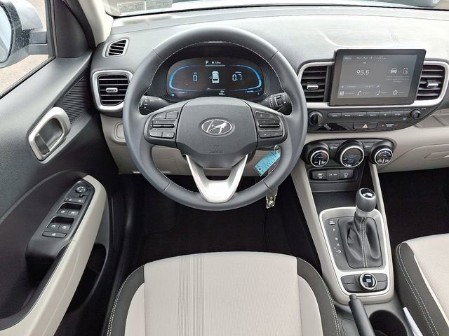 Used 2023 Hyundai Venue SEL image 11