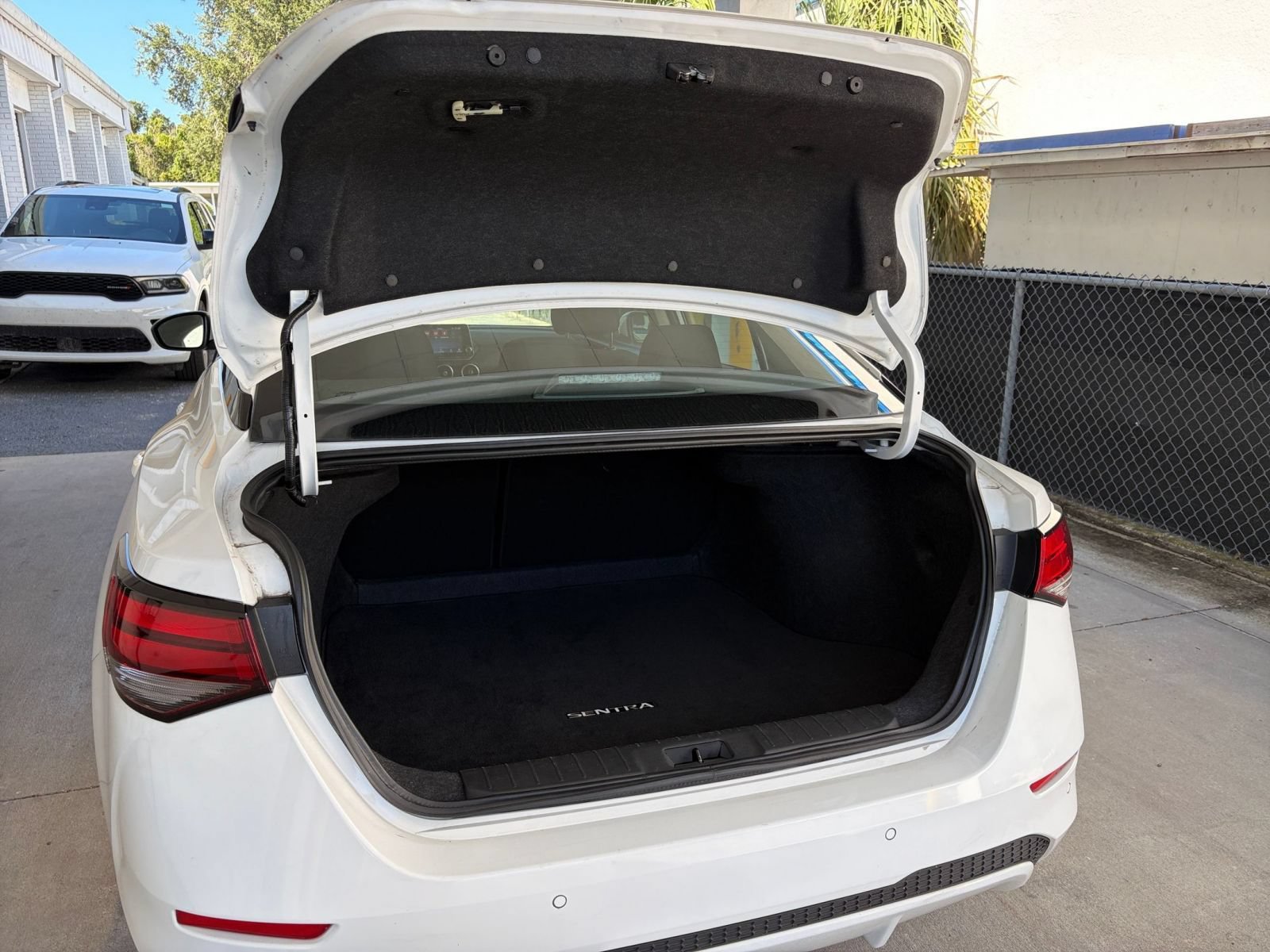 Used 2025 Nissan Sentra SV FWD image 30