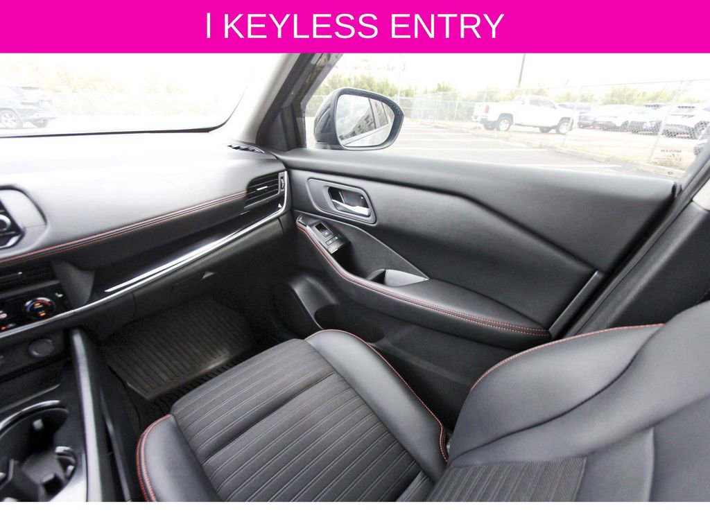 Used 2025 Nissan Rogue SV image 11