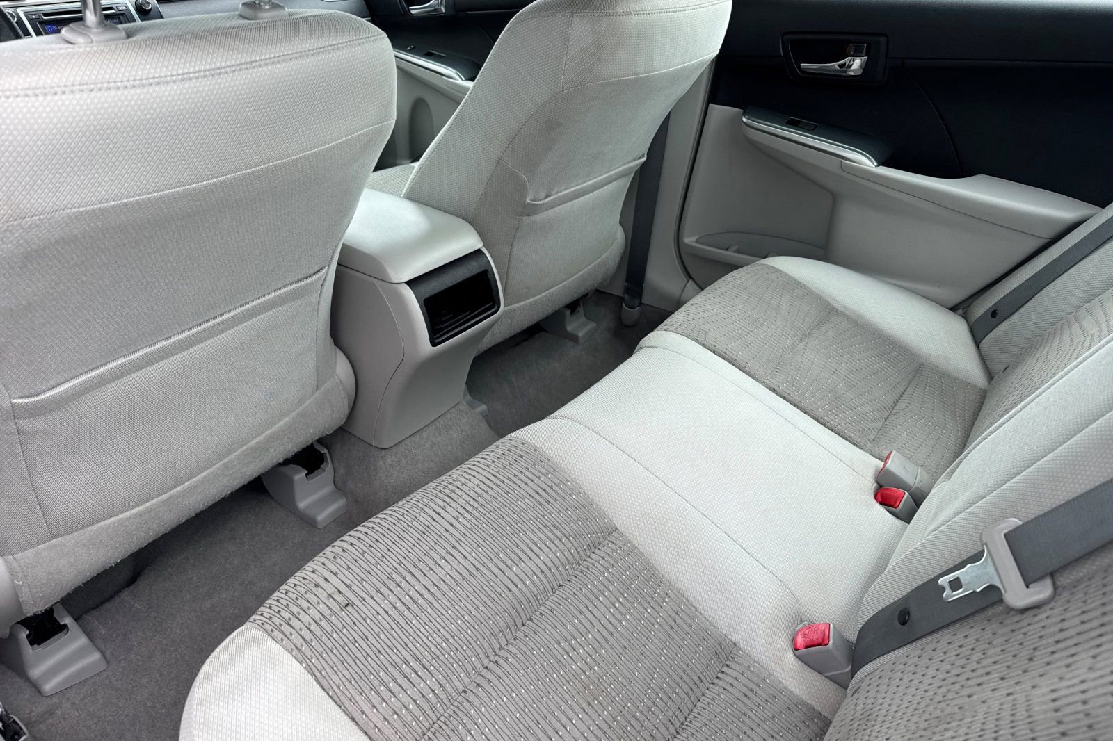 Used 2014 Toyota Camry LE FWD image 13