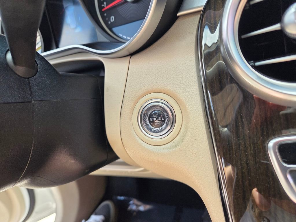 Used 2021 Mercedes-Benz GLC 300 image 28