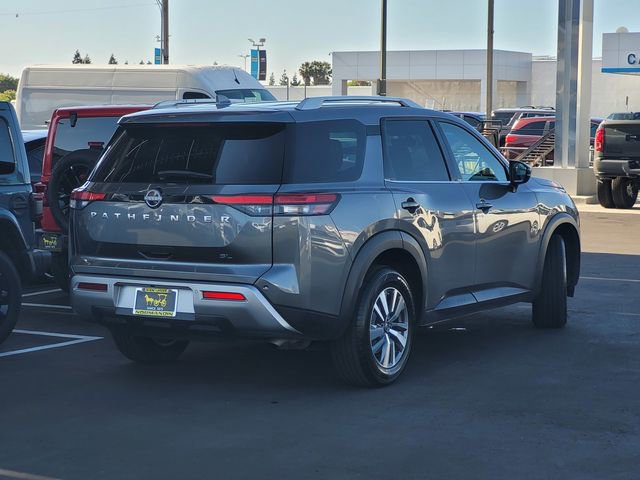 Used 2025 Nissan Pathfinder SL FWD image 4