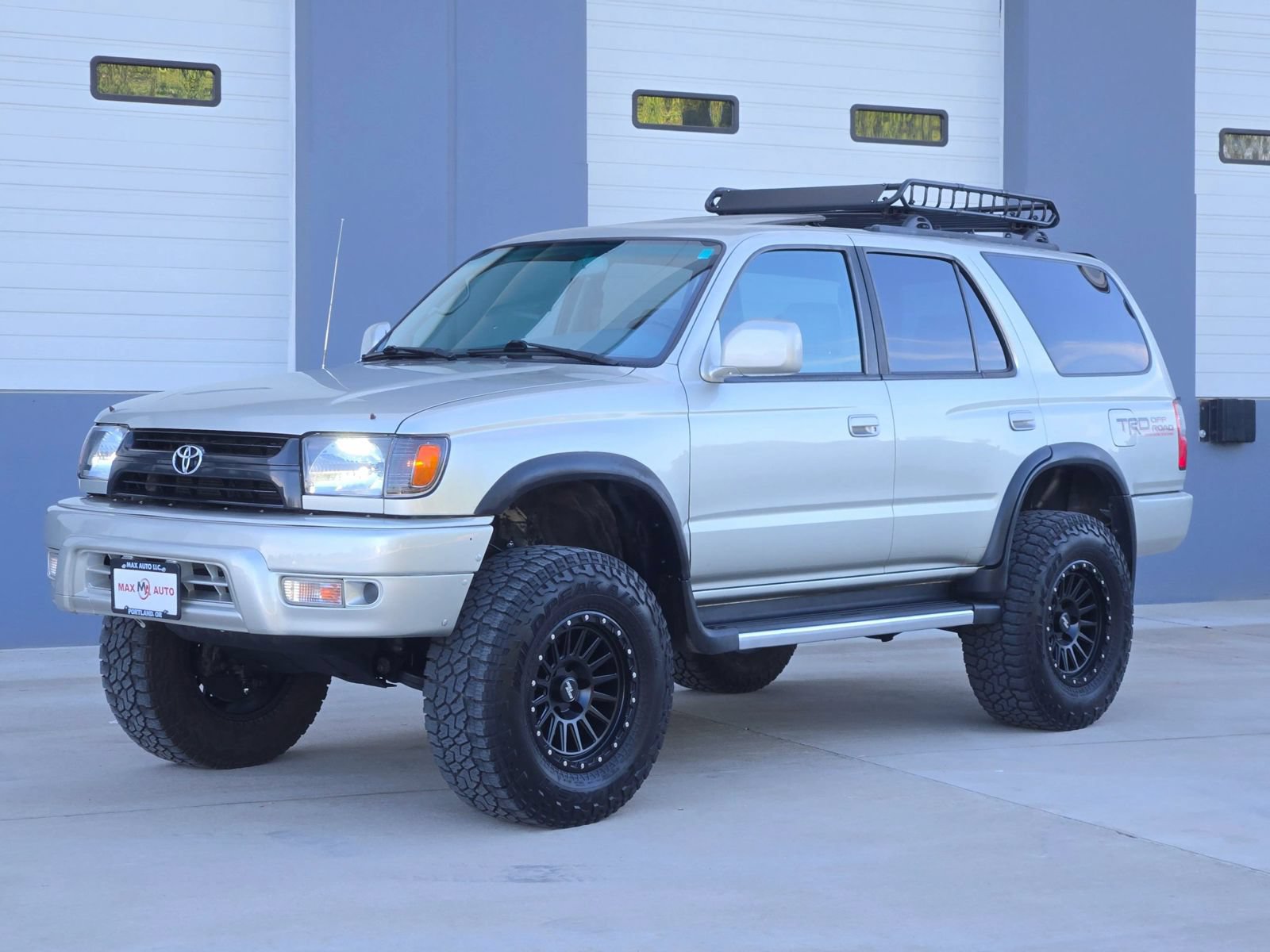 Used 2000 Toyota 4Runner SR5 w/ Upgrade Value Pkg 4 AWD/4WD image 4