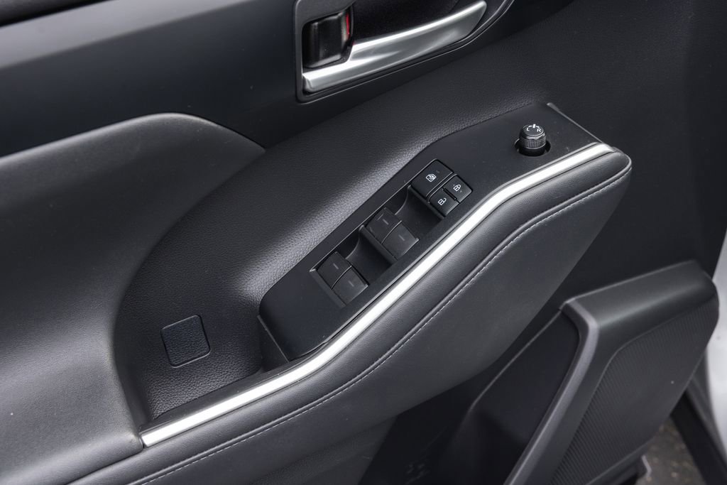 Certified 2021 Toyota Highlander XLE FWD image 9