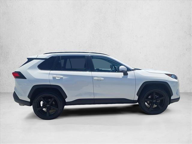 Used 2021 Toyota RAV4 XLE Premium FWD image 4