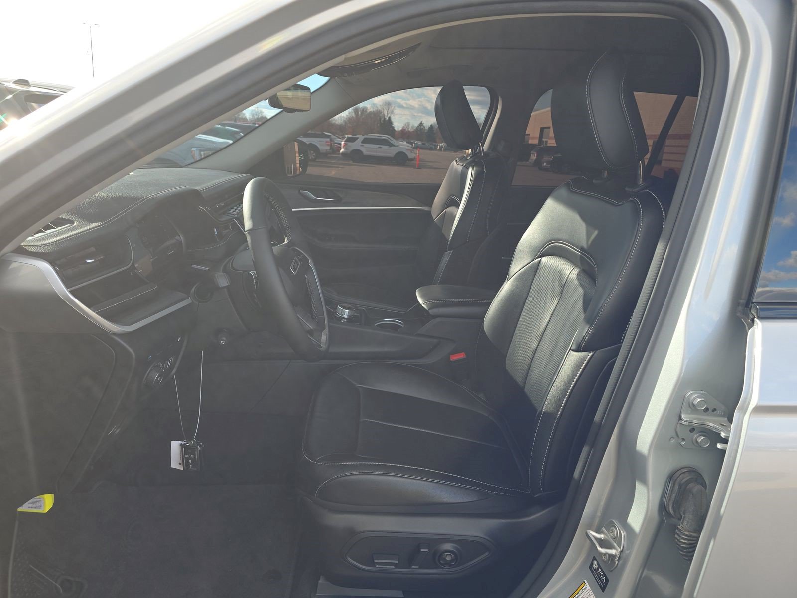 Used 2024 Jeep Grand Cherokee Limited 4xe AWD/4WD image 7