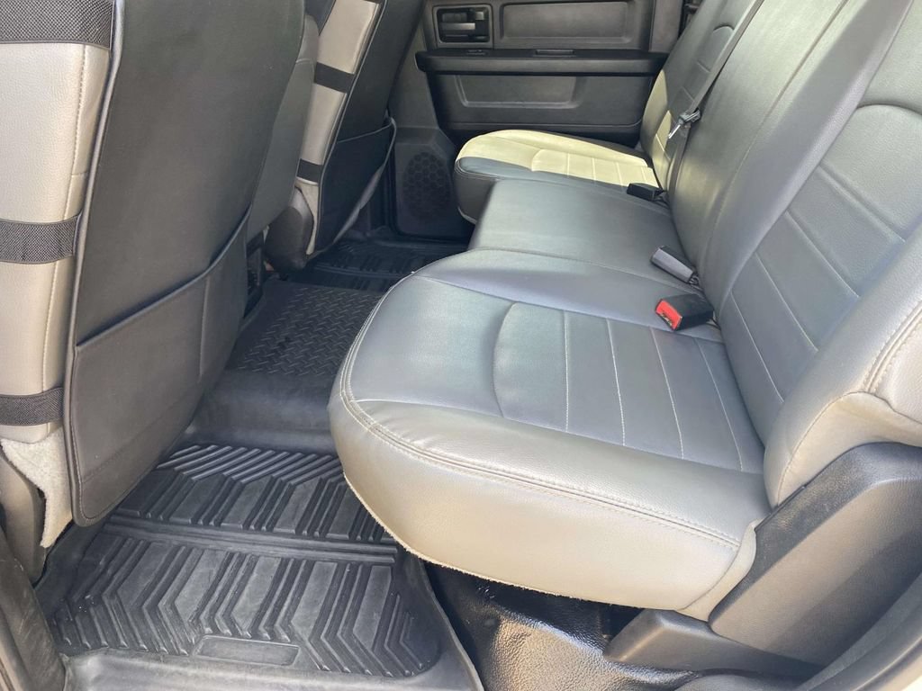 Used 2018 RAM 3500 Tradesman w/ Chrome Appearance Group RWD image 14