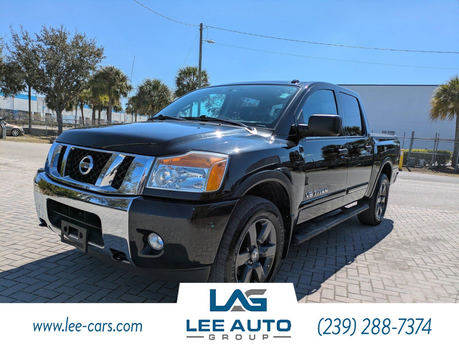 Used 2015 Nissan Titan SV w/ SV Value Truck Package AWD/4WD image 6
