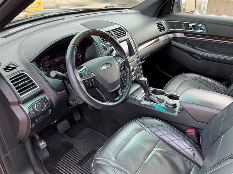 Used 2017 Ford Explorer Platinum image 31