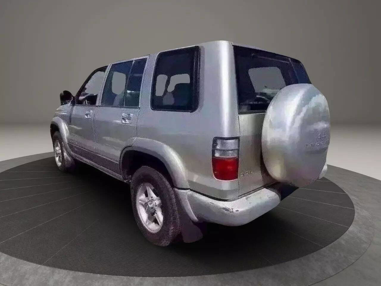 Used 2000 Isuzu Trooper S image 4