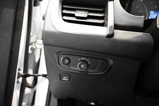 Used 2023 GMC Terrain SLE w/ Driver Convenience Package image 23