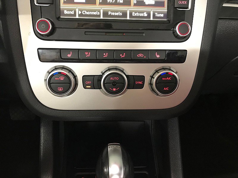Used 2014 Volkswagen Eos Executive FWD image 32