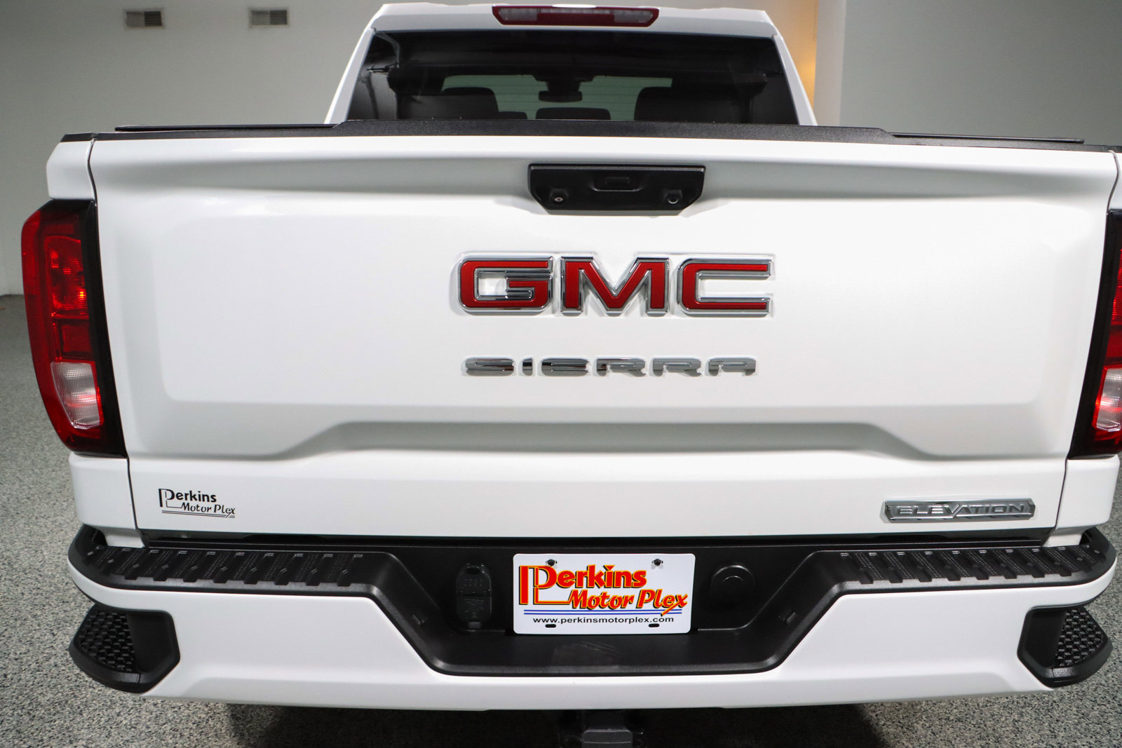 Used 2023 GMC Sierra 1500 Elevation AWD/4WD image 9