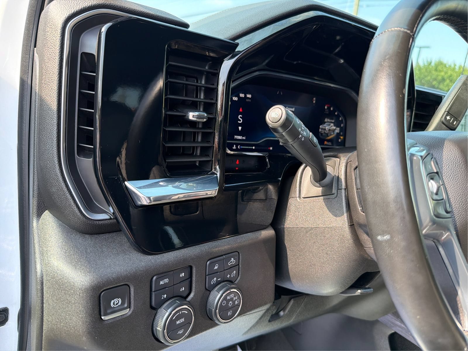 Used 2024 Chevrolet Silverado 2500 LTZ w/ LTZ Convenience Package AWD/4WD image 19