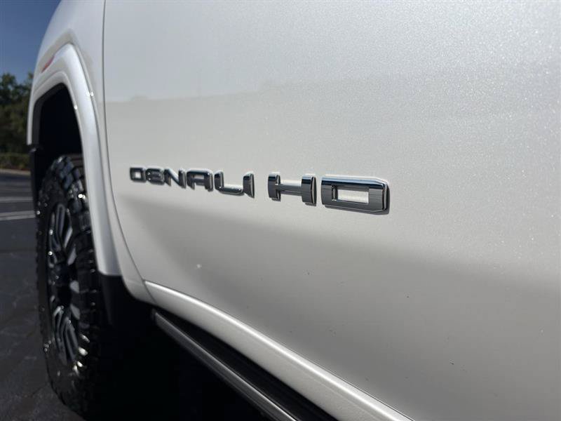Used 2024 GMC Sierra 2500 Denali Ultimate AWD/4WD image 6